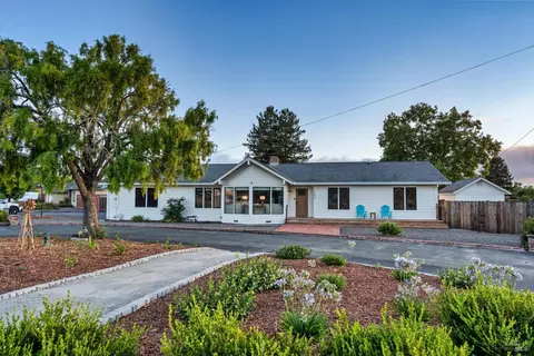 2294 Chester Dr, Penngrove, CA 94951