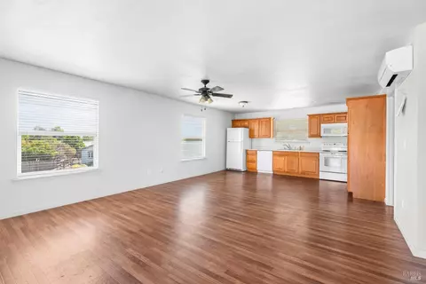 Living - 350 George Pl, Ukiah, CA 95482 photo 4 of 6