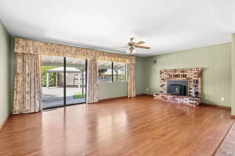 Living - 350 George Pl, Ukiah, CA 95482 photo 3 of 6