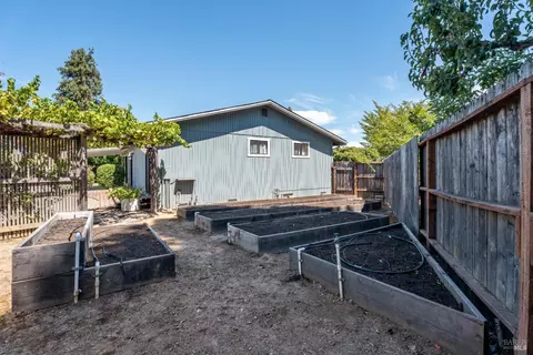 Exterior - 350 George Pl, Ukiah, CA 95482 photo 11 of 18