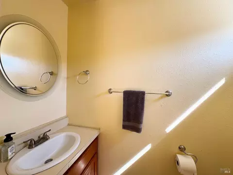 Bath - 255 Burlington Dr, Ukiah, CA 95482 photo 2 of 2