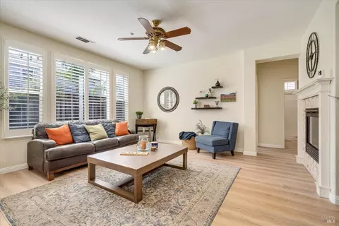 Living - 115 Sage Way, Napa, CA 94559 photo 2 of 3