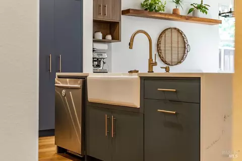 Kitchen - 7296 Abbey Dr, Vallejo, CA 94591 photo 18 of 27