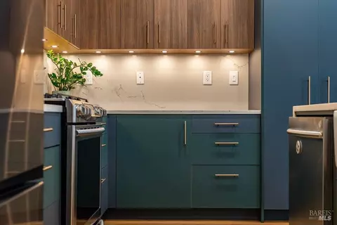 Kitchen - 7296 Abbey Dr, Vallejo, CA 94591 photo 17 of 27