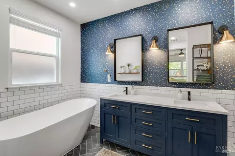 Bath - 7296 Abbey Dr, Vallejo, CA 94591 photo 5 of 8