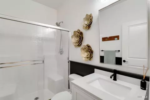 Bath - 7296 Abbey Dr, Vallejo, CA 94591 photo 7 of 8