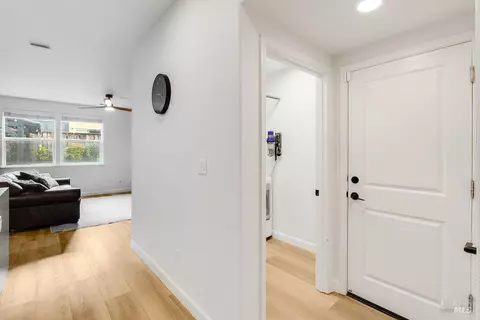 Entry Way - 7296 Abbey Dr, Vallejo, CA 94591 photo 4 of 6