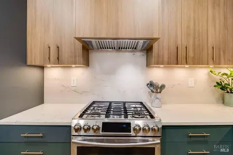 Kitchen - 7296 Abbey Dr, Vallejo, CA 94591 photo 8 of 27
