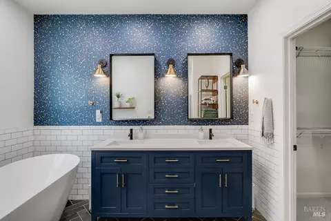 Bath - 7296 Abbey Dr, Vallejo, CA 94591 photo 4 of 8