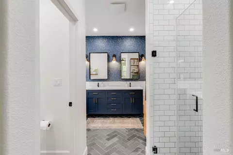 Bath - 7296 Abbey Dr, Vallejo, CA 94591 photo 1 of 8