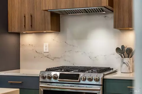 Kitchen - 7296 Abbey Dr, Vallejo, CA 94591 photo 16 of 27