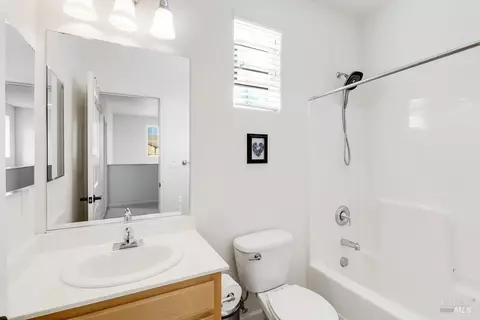 Bath - 7296 Abbey Dr, Vallejo, CA 94591 photo 8 of 8