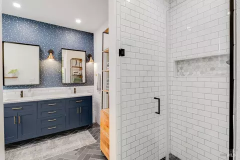Bath - 7296 Abbey Dr, Vallejo, CA 94591 photo 2 of 8
