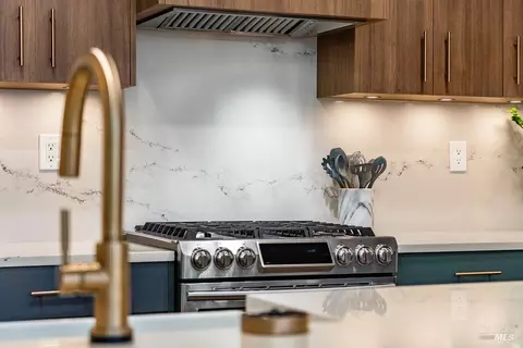 Kitchen - 7296 Abbey Dr, Vallejo, CA 94591 photo 15 of 27