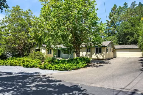 7898 Joyce Dr, Sebastopol, CA 95472