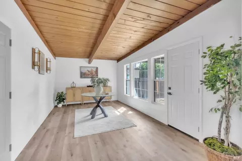 Entry Way - 285 Hemlock St, Vacaville, CA 95688 photo 2 of 4