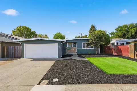 Exterior - 285 Hemlock St, Vacaville, CA 95688 photo 1 of 10