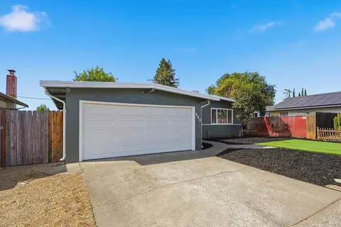 Exterior - 285 Hemlock St, Vacaville, CA 95688 photo 2 of 10