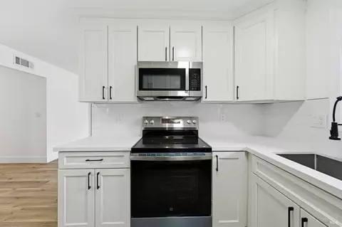 Kitchen - 285 Hemlock St, Vacaville, CA 95688 photo 3 of 4