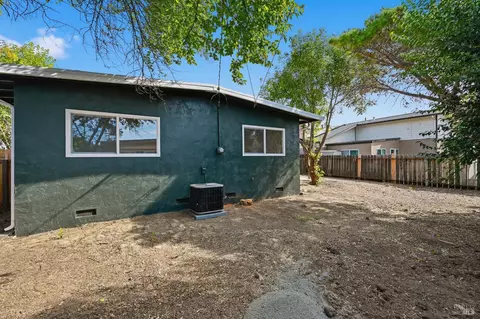 Exterior - 285 Hemlock St, Vacaville, CA 95688 photo 9 of 10