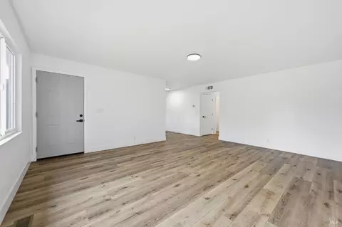 Living - 285 Hemlock St, Vacaville, CA 95688 photo 3 of 6