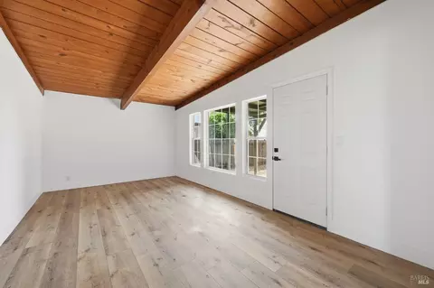 Living - 285 Hemlock St, Vacaville, CA 95688 photo 5 of 6
