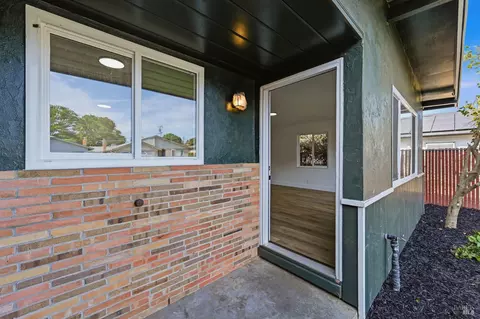Exterior - 285 Hemlock St, Vacaville, CA 95688 photo 5 of 10