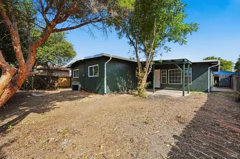 Exterior - 285 Hemlock St, Vacaville, CA 95688 photo 8 of 10