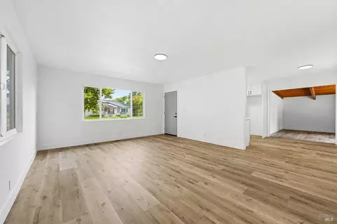 Living - 285 Hemlock St, Vacaville, CA 95688 photo 4 of 6