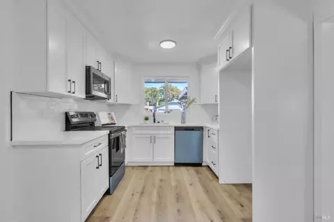 Kitchen - 285 Hemlock St, Vacaville, CA 95688 photo 1 of 2