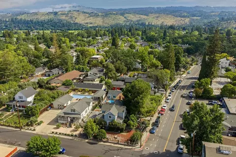 1046 Pope St, Saint Helena, CA 94574