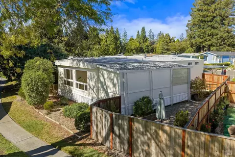 86 Cottonwood Ln, Rohnert Park, CA 94928