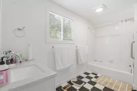Bath - Undisclosed, Ukiah, CA 95482 photo 1 of 1