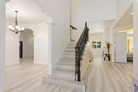 Entry Way - 2485 Appolinaris Dr, Ukiah, CA 95482 photo 4 of 6