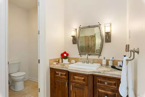 Bath - 2485 Appolinaris Dr, Ukiah, CA 95482 photo 5 of 11
