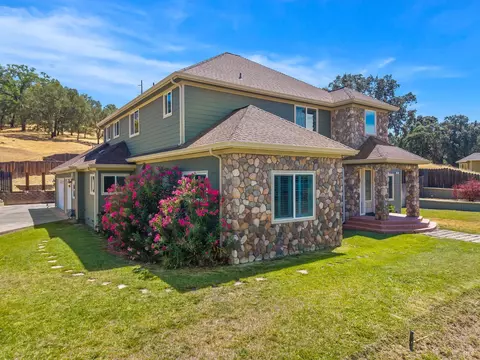 Exterior - 2485 Appolinaris Dr, Ukiah, CA 95482 photo 3 of 20