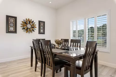 Dining - 2485 Appolinaris Dr, Ukiah, CA 95482 photo 2 of 2