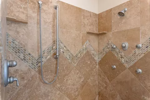 Bath - 2485 Appolinaris Dr, Ukiah, CA 95482 photo 8 of 11