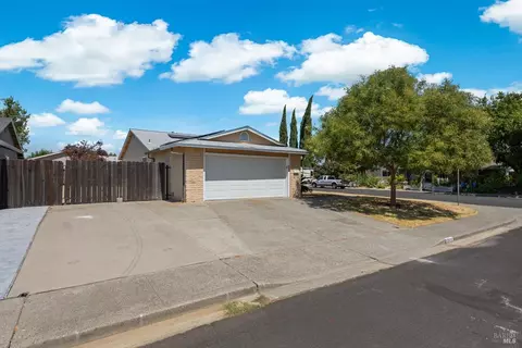 300 Ponderosa Dr, Vacaville, CA 95687