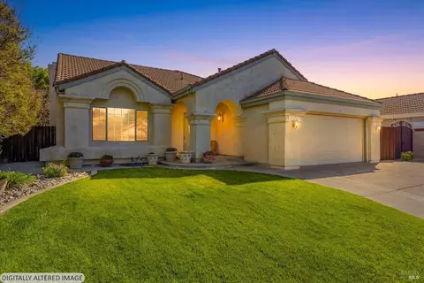 207 Laurelwood Way, Vacaville, CA 95687