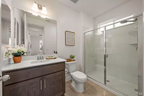 Bath - 844 Crescendo St, Fairfield, CA 94534 photo 1 of 12