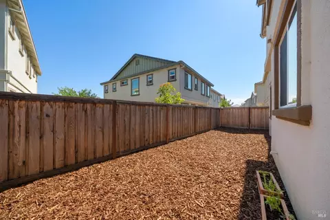 Exterior - 844 Crescendo St, Fairfield, CA 94534 photo 7 of 13