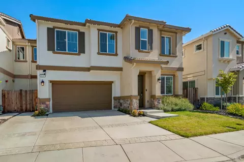 Exterior - 844 Crescendo St, Fairfield, CA 94534 photo 4 of 13