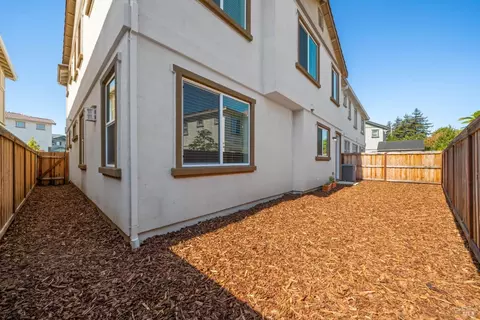 Exterior - 844 Crescendo St, Fairfield, CA 94534 photo 10 of 13