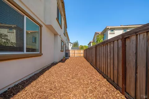 Exterior - 844 Crescendo St, Fairfield, CA 94534 photo 9 of 13