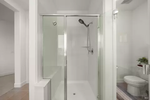 Bath - 844 Crescendo St, Fairfield, CA 94534 photo 9 of 12