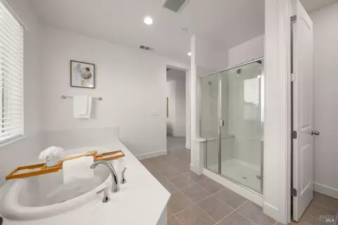 Bath - 844 Crescendo St, Fairfield, CA 94534 photo 10 of 12