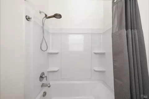 Bath - 844 Crescendo St, Fairfield, CA 94534 photo 12 of 12