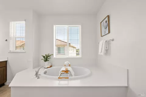 Bath - 844 Crescendo St, Fairfield, CA 94534 photo 5 of 12