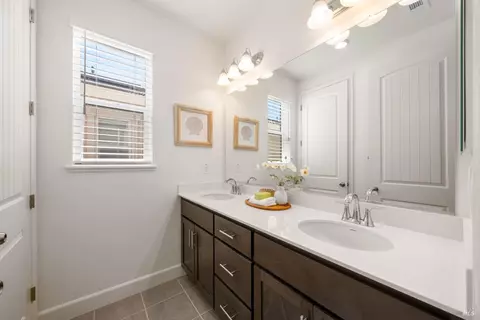 Bath - 844 Crescendo St, Fairfield, CA 94534 photo 11 of 12